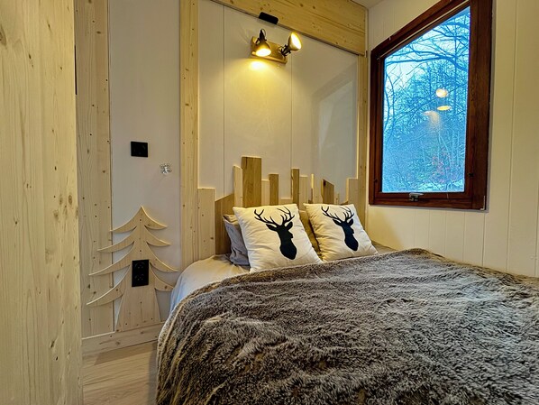 1 Schlafzimmer, Reisekinderbett