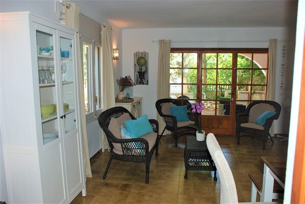 Interior - SAONA VILLAS (VN MIANA): villa for 6 people, private swimming pool, air co (Les Tres Cales)