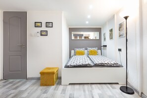 5 bedrooms, in-room safe, iron/ironing board, travel cot