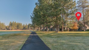 A pathway leading to a row of houses with a red location marker. - Perfect Location, Near Golf Course, SHARC passes (Sunriver)