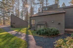 Exterior - Perfect Location, Near Golf Course, SHARC passes (Sunriver)