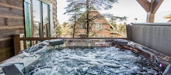 Great for Families! Private Hot Tub, Views, Walk to Slopes