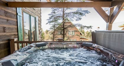 Great for Families! Private Hot Tub, Views, Walk to Slopes