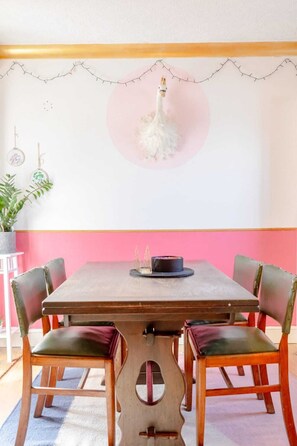 Departamento básico, 1 cama matrimonial | Restaurantes