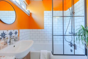 Basic Apartment, 1 Double Bed | Bathroom