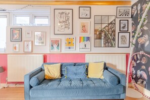 基本公寓, 1 張標準雙人床 | 起居區 | 電視