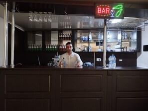 Bar (on property) - Continent Hotel (Baku)