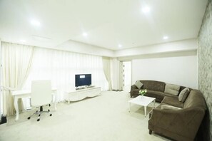 Hypo-allergenic bedding, desk, free WiFi - Continent Hotel (Baku)