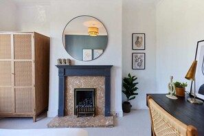 Exterior - The Leyton Midland Crib - Cozy 2bdr Flat With Study Room + Garden (London)