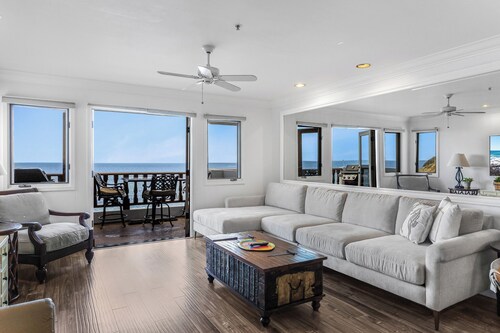 Beautiful Villa, OCEAN VIEWS, NO STEPS, Golf Cart