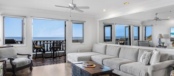Beautiful Villa, OCEAN VIEWS, NO STEPS, Golf Cart