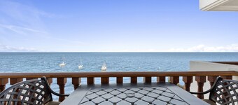 Beautiful Villa, OCEAN VIEWS, NO STEPS, Golf Cart