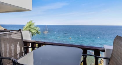 Beautiful Villa, OCEAN VIEWS, NO STEPS, Golf Cart