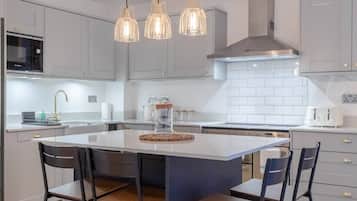 Appartamento Basic, letti multipli | Cucina privata | Frigorifero, microonde, forno, piano cottura