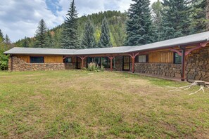 Interior - Charming Idaho Springs Retreat on Chicago Creek! (Idaho Springs)