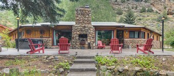 Charming Idaho Springs Retreat on Chicago Creek!