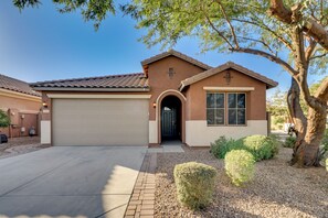 Interior - Mesa Oasis w/ Heated Pool, Hot Tub, & Grill! (Mesa)