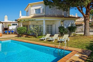 Pool - Villa Costa Rica - Four Bedroom Villa, Sleeps 8 (Algarve)