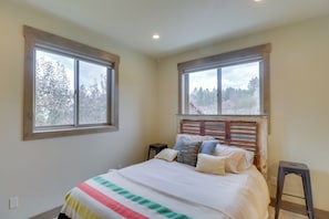 Cottage (2 Bedrooms) | Interior - Bigfork Cottage w/ Lake Views: 5 Mi to Downtown (Bigfork)