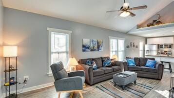 House (2 Bedrooms) | Interior