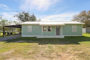 House (3 Bedrooms) | Interior - Updated Comanche Home w/ Country Views! (Comanche)