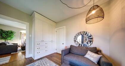 Peninsula Paradise - Walk to Hiking & Shopping!