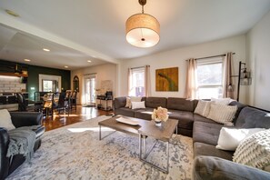 House (5 Bedrooms) | Interior