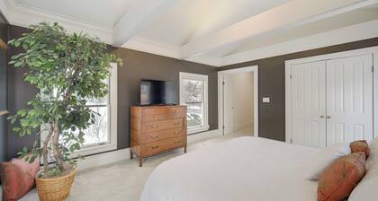 Peninsula Paradise - Walk to Hiking & Shopping!