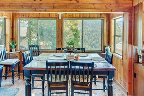 House (5 Bedrooms) | Interior - Spacious Crestline Retreat: 1 Mi to Lake Gregory (Crestline)