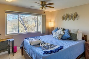 Interior - Spacious Crestline Retreat: 1 Mi to Lake Gregory (Crestline)