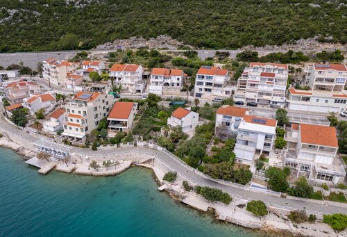 Villa Emina sa privatnom Plažom i Parkingom / 7 Studio Apartment
