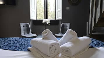 Deluxe Quadruple Room | Hypo-allergenic bedding, minibar, in-room safe, free WiFi