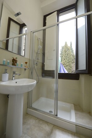 Bathroom - Palazzo Oliveto (Florence)
