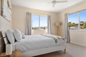 3 bedrooms, desk, iron/ironing board, WiFi