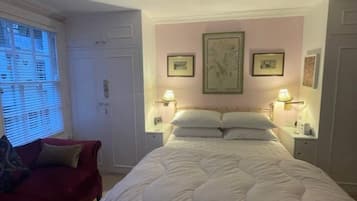 4 bedrooms, laptop workspace, iron/ironing board, bed sheets