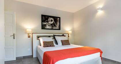 Studio-Romantic-Wet room-Sea view-RDC Avec Terrasse privée