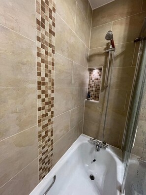 Basic Apartment, 1 King Bed | Bathroom | Shower, towels, soap, shampoo