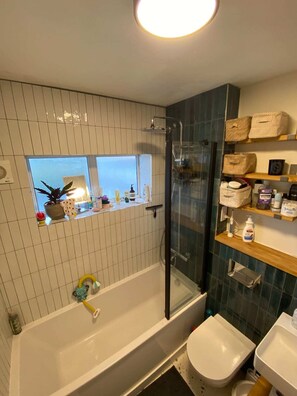 Basic Apartment, Multiple Beds | Bathroom | Shower, towels, soap, shampoo - Vibrant and Spacious 2BD Flat - Brockley! (London)