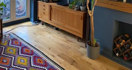 Vibrant and Spacious 2BD Flat - Brockley!