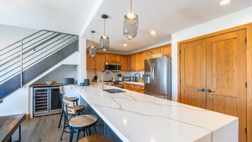 Condo, 4 Bedrooms | Private kitchen