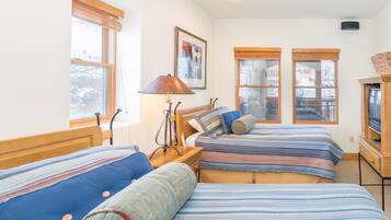 1 bedroom, iron/ironing board, free WiFi