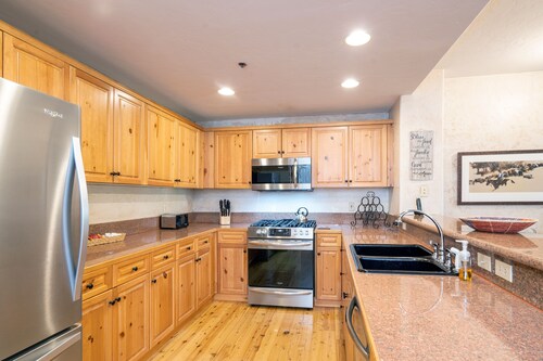 Bear Creek Lodge 107a 1 Bedroom Condo by Alpine Lodging Telluride