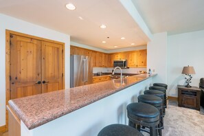 Condo, 3 Bedrooms | Private kitchen | Fridge, oven, coffee/tea maker, toaster - Bear Creek Lodge 303 3 Bedroom Condo by Alpine Lodging Telluride (Telluride)