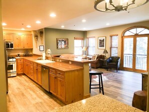 Condo, 2 Bedrooms | Private kitchen | Fridge, oven, coffee/tea maker - Bear Creek Lodge 301ab 2 Bedroom Condo by Alpine Lodging Telluride (Telluride)