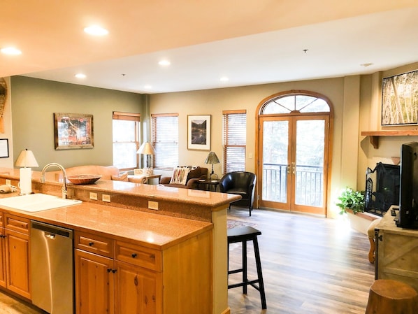 Condo, 2 Bedrooms | Private kitchen | Fridge, oven, coffee/tea maker - Bear Creek Lodge 301ab 2 Bedroom Condo by Alpine Lodging Telluride (Telluride)