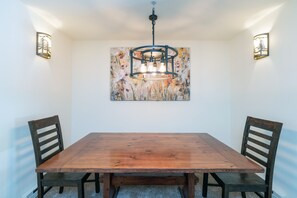 Condo, 2 Bedrooms | Dining