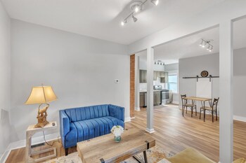 Charming Cleveland Haven 2 Bedroom Duplex by RedAwning