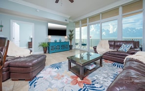 Condo, 2 Bedrooms | Living area
