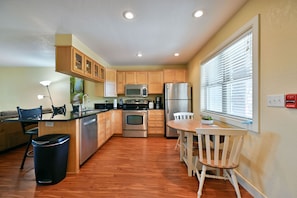 Condo, 2 Bedrooms | Private kitchen