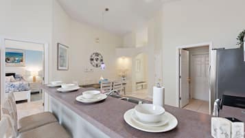 Villa, 4 Bedrooms | Dining